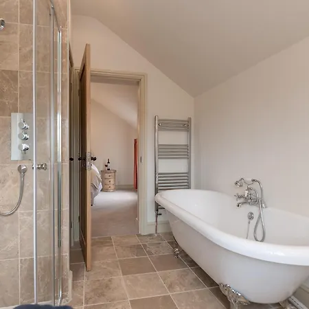 White * Carlton Miniott